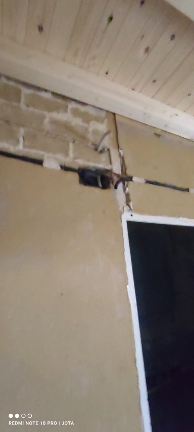 restauración de yesos antiguos.  reparación en una casa de época.